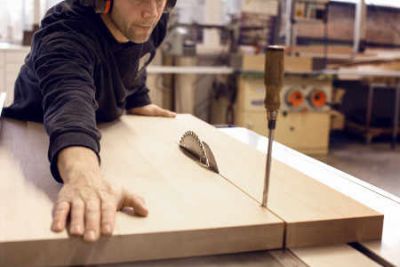 MeisterMöbel werden nach individuellen Kundenwünschen in modern ausgerüsteten Werkstätten von Hand gefertigt Bild Häfele