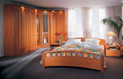 Furnierte Schlafzimmermöbel in traditioneller Optik  Foto IFN  Panthel Möbelwerk