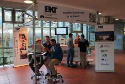 Messestand für Tag der offenen Tür des BKT Lüdenscheid Bild BKT Lüdenscheid