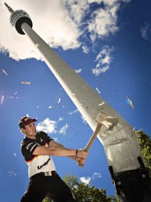 trickreiche Sieger-Foto zeigt den deutschen Sportholzfäller Quelle STIHL TIMBERSPORTS®